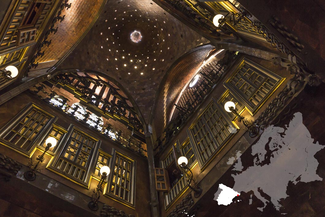 El Palau Güell, jugando con el espacio. El Palau Güell, jugando con el espacio.